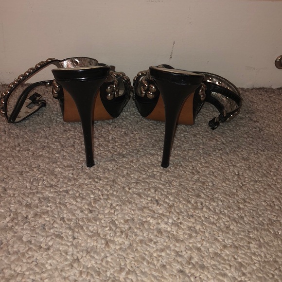 Size 8.5 Report Signature heels - Picture 3 of 3